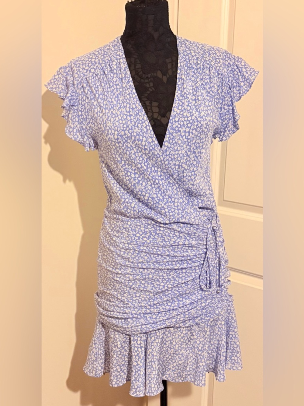 Veronica Beard Marla Dress featuring floral print in light blue an white Size 8